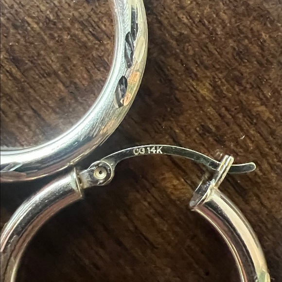 14K Solid Gold Hoop Earrings Melvin Joyería Venezuela brand new - Picture 8 of 8